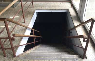 Imagem 2: loja com 349 metros sendo metade no subsolo alugo ao lado da estação...