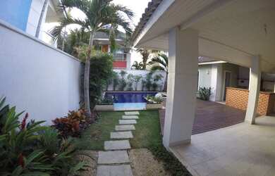 Imagem: A casa em condomínio possui 4 Dormitórios, 5 Banheiros, 3