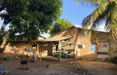 Imagem: A casa possui 1 Dormitório, 1 Banheiro, 4 Vagas na garagem