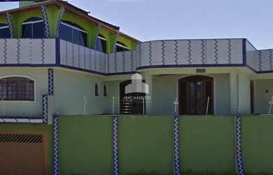 Imagem: A casa possui 4 Dormitórios, 4 Banheiros, 4 Vagas na garagem