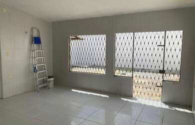 Imagem: A casa possui 2 Dormitórios, 2 Banheiros, 1 Vaga na garagem