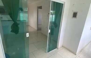 Imagem: A casa possui 2 Dormitórios e 1 Banheiro e está localizado