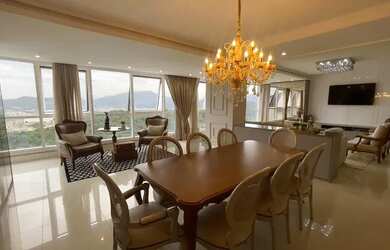 Imagem: O apartamento possui 3 Dormitórios, 5 Banheiros, 3 Vagas na