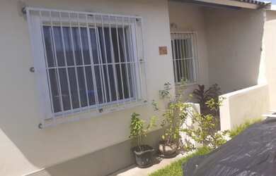 Imagem: A casa possui 2 Dormitórios, 1 Banheiro, 1 Vaga na garagem