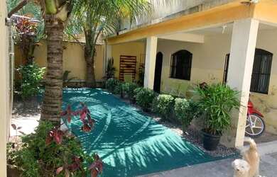 Imagem: A casa possui 3 Dormitórios, 2 Banheiros, 2 Vagas na garagem