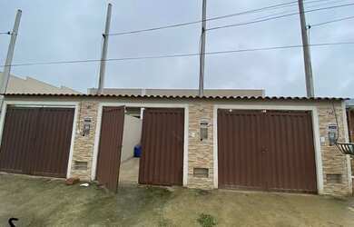 Imagem: A casa possui 1 Dormitório, 1 Banheiro, 1 Vaga na garagem