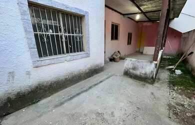 Imagem: A casa possui 3 Dormitórios, 1 Banheiro, 70m² de Área e