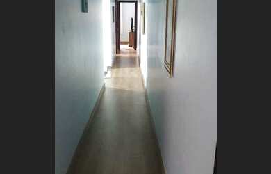 Imagem: A casa possui 4 Dormitórios, 4 Banheiros, 4 Vagas na garagem