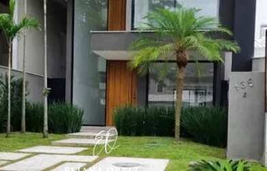 Imagem: A casa em condomínio possui 4 Dormitórios, 5 Banheiros, 3