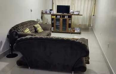 Imagem: A casa possui 4 Dormitórios, 4 Banheiros, 4 Vagas na garagem