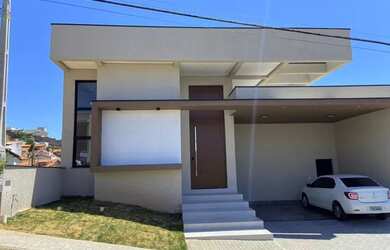 Imagem: A casa em condomínio possui 4 Dormitórios, 4 Banheiros, 4