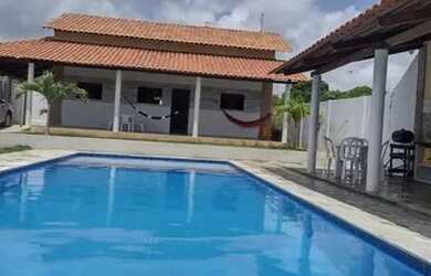 Imagem: A casa possui 2 Dormitórios e 5 Vagas na garagem e está localizado