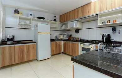 Imagem: A casa possui 5 Dormitórios, 5 Banheiros, 5 Vagas na garagem