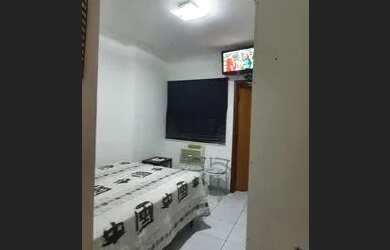 Imagem: O apartamento possui 3 Dormitórios, 1 Banheiro, 1 Vaga na garagem