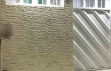 Imagem: A casa possui 2 Dormitórios, 1 Banheiro, 1 Vaga na garagem