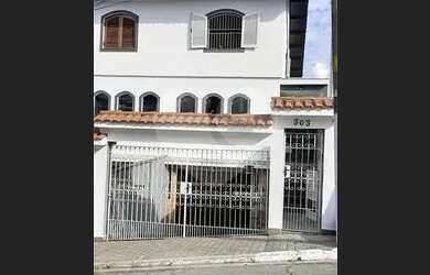 Imagem: A casa possui 3 Dormitórios, 4 Banheiros, 5 Vagas na garagem