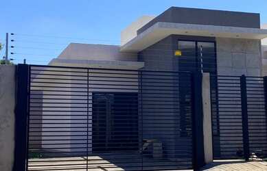 Imagem: A casa possui 2 Dormitórios, 1 Banheiro, 1 Vaga na garagem