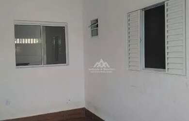 Imagem: A casa possui 3 Dormitórios, 1 Banheiro, 180m² de Área e