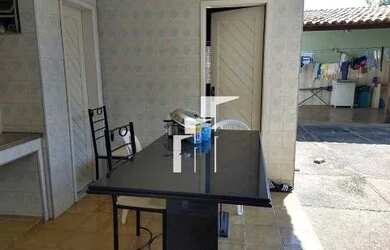 Imagem: A casa possui 2 Dormitórios, 1 Banheiro, 1 Vaga na garagem