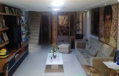 Imagem: A casa em condomínio possui 5 Dormitórios, 1 Banheiro, 4 Vagas