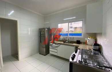 Imagem: A casa em condomínio possui 3 Dormitórios, 4 Banheiros, 2