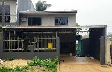 Imagem: A casa possui 2 Dormitórios, 1 Banheiro, 2 Vagas na garagem