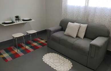 Imagem: A casa possui 1 Dormitório e 1 Banheiro e está localizado