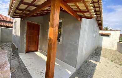 Imagem: A casa possui 2 Dormitórios, 2 Banheiros, 1 Vaga na garagem