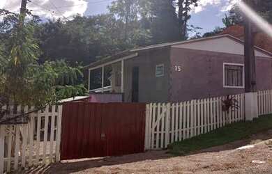 Imagem: A casa possui 1 Dormitório, 1 Banheiro, 2 Vagas na garagem