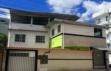 Imagem: A casa possui 5 Dormitórios, 4 Banheiros, 3 Vagas na garagem