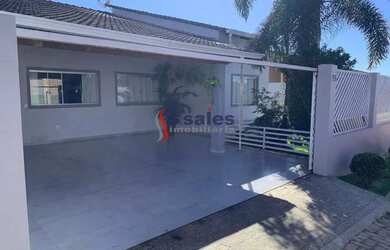 Imagem: A casa em condomínio possui 4 Dormitórios, 3 Banheiros, 4