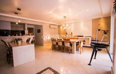 Imagem: A casa em condomínio possui 5 Dormitórios, 5 Banheiros, 4