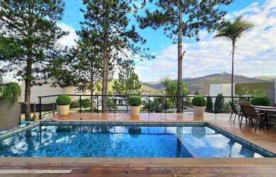 Imagem: A casa possui 4 Dormitórios, 5 Banheiros, 5 Vagas na garagem