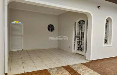 Imagem: A casa possui 3 Dormitórios, 2 Banheiros, 3 Vagas na garagem