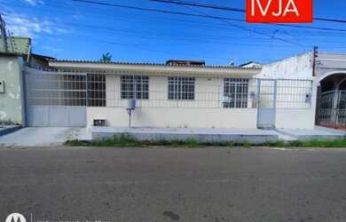 Imagem: A casa possui 4 Dormitórios, 3 Banheiros, 3 Vagas na garagem