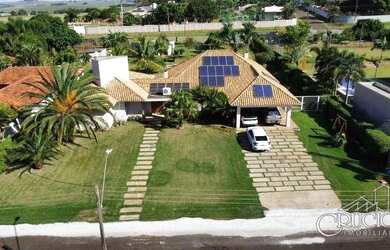 Imagem: A casa em condomínio possui 3 Dormitórios, 5 Banheiros, 325m²