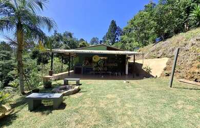 Imagem: A casa possui 2 Dormitórios, 1 Banheiro, 1 Vaga na garagem