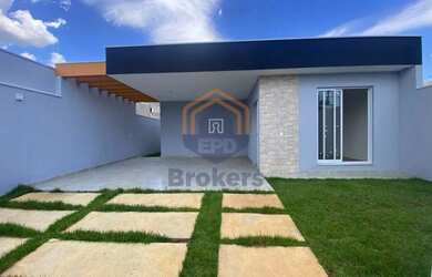 Imagem: A casa possui 3 Dormitórios, 2 Banheiros, 2 Vagas na garagem