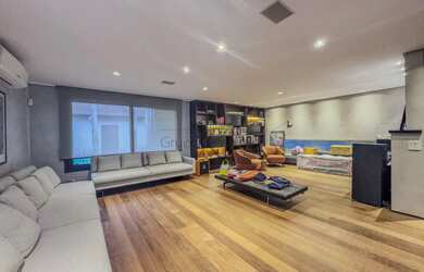 Imagem: A casa possui 5 Dormitórios, 5 Banheiros, 4 Vagas na garagem