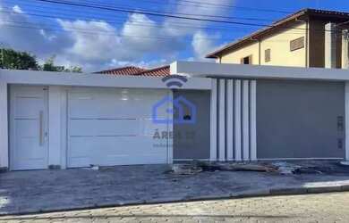 Imagem: A casa possui 3 Dormitórios, 1 Banheiro, 2 Vagas na garagem