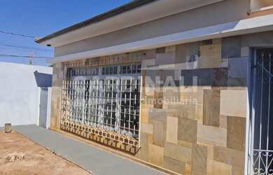 Imagem: O depósito possui 2 Vagas na garagem, 144m² de Área e está