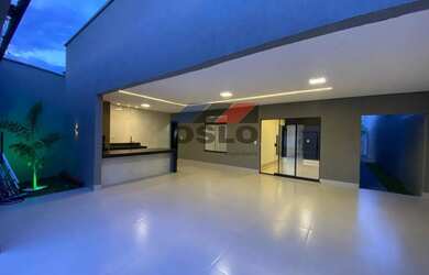 Imagem: A casa possui 3 Dormitórios, 3 Banheiros, 2 Vagas na garagem