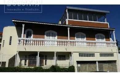 Imagem: A casa possui 4 Dormitórios, 3 Banheiros, 4 Vagas na garagem