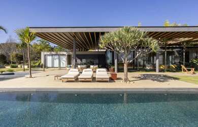 Imagem 9: Casa de condomínio para venda tem 820 metros quadrados com 5 quartos