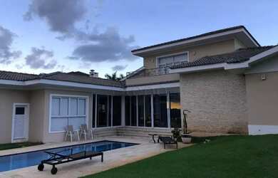 Imagem: A casa em condomínio possui 4 Dormitórios, 5 Banheiros, 5