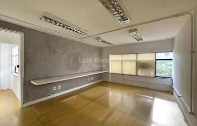 Imagem: O depósito possui 1 Vaga na garagem e 90m² de Área e está