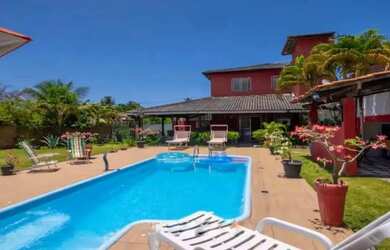 Imagem: A casa possui 4 Dormitórios, 3 Banheiros, 5 Vagas na garagem