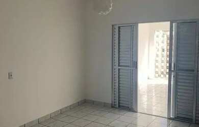 Imagem: A casa possui 2 Dormitórios e 1 Banheiro e está localizado