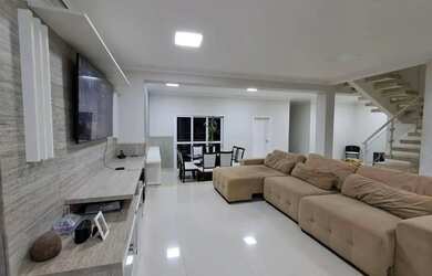 Imagem: A casa em condomínioe possui 3 Dormitórios, 4 Banheiros, 4