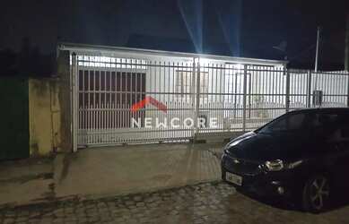 Imagem: A casa possui 3 Dormitórios, 1 Banheiro, 4 Vagas na garagem